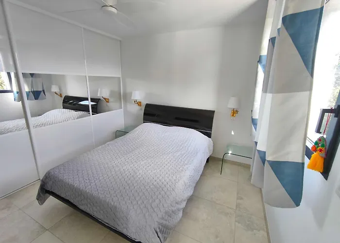 3 With Garden In Hébergement de vacances *