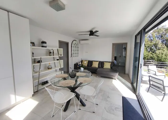 3 With Garden In Holiday home